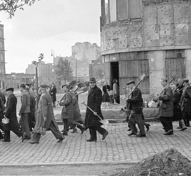 Puławska, róg Dąbrowskiego, 1948 Puławska, róg Dąbrowskiego, 1948