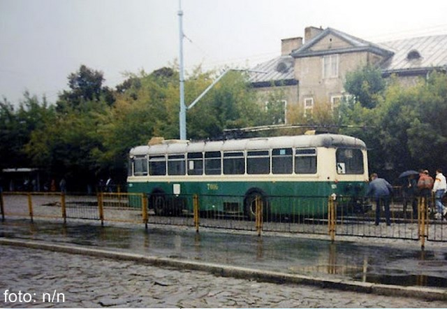 Trolejbus na Dw. Południowym - 1994 Trolejbus na Dw. Południowym - 1994