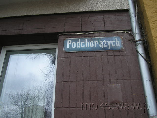 Podchorążych 4, tabliczka Podchorążych 4, tabliczka