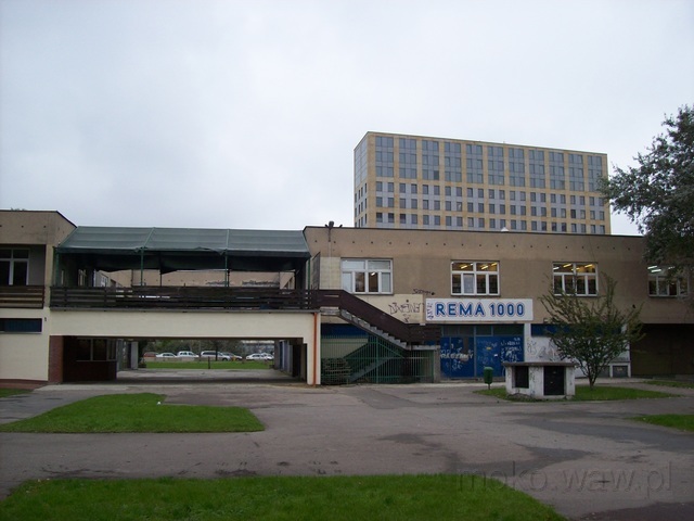 Pawilon handlowy przy Al. Niepodległości, 2010 Pawilon handlowy przy Al. Niepodległości, 2010